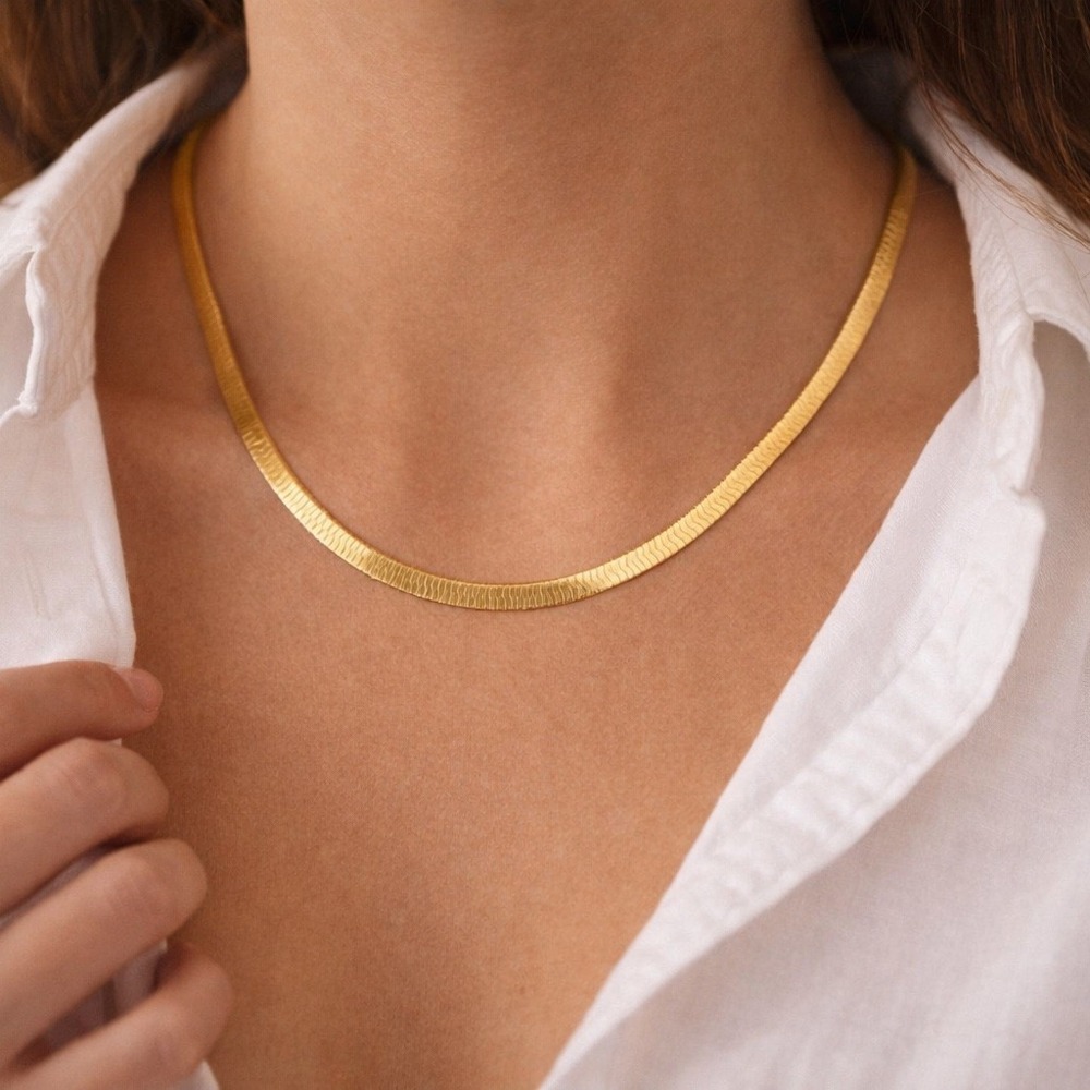 Necklace Gold Tone Flat Omega Snake Chain 16 Inch Minimalist Vintage Style 1524 - Picture 1 of 5